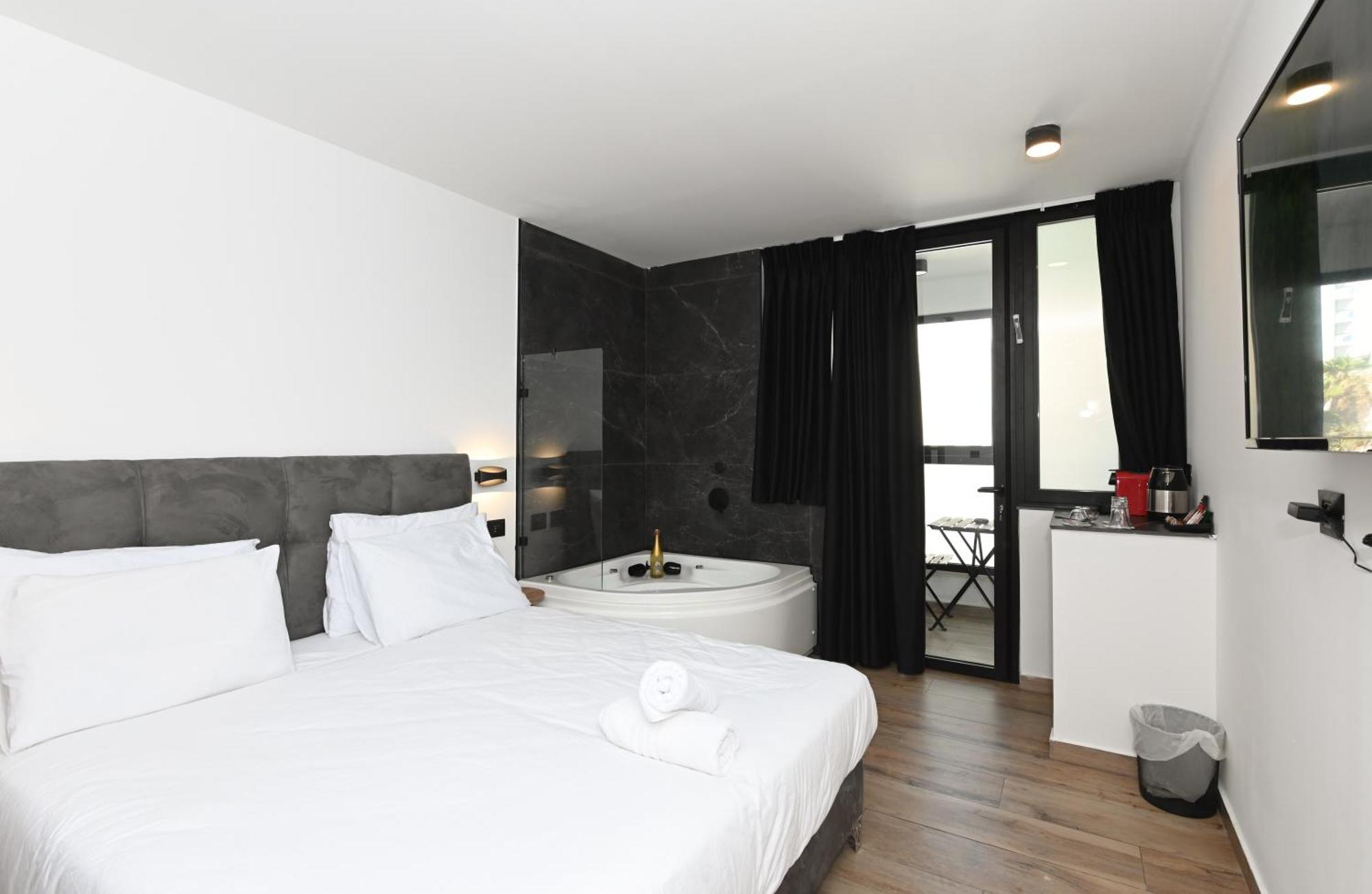 Selfie'S Boutique Hotel Tiberias Exterior photo